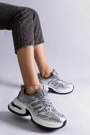 Gemre Moteriški sidabriniai...