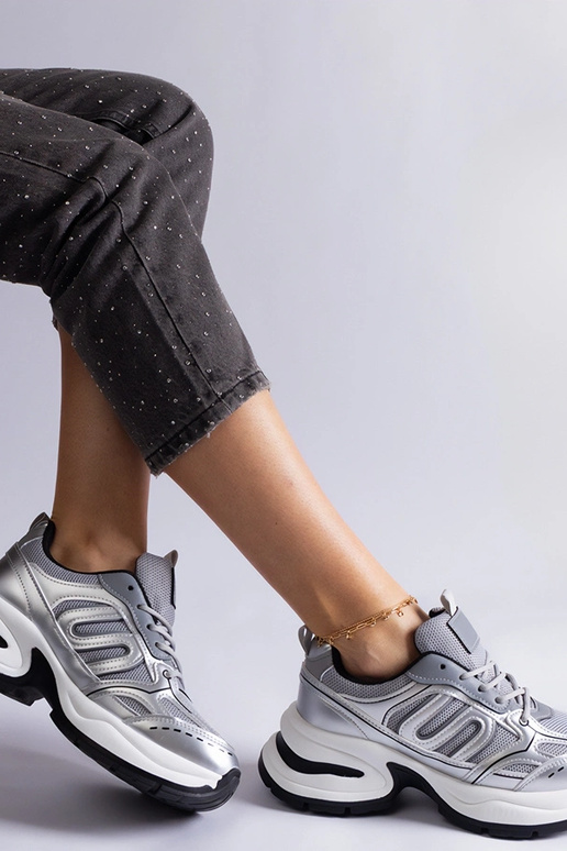 Gemre Moteriški sidabriniai...