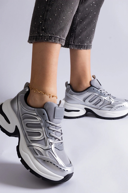 Gemre Moteriški sidabriniai...