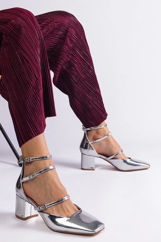 Sidabrinės patentuotos pompos su...