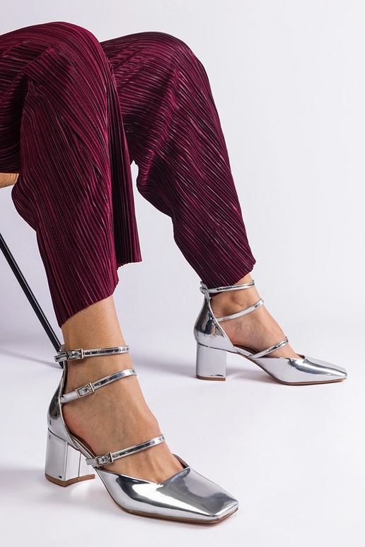 Sidabrinės patentuotos pompos su...