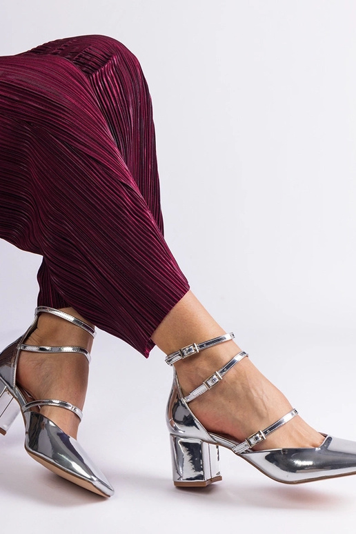 Sidabrinės patentuotos pompos su...