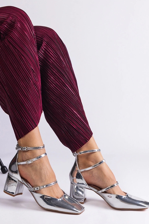 Sidabrinės patentuotos pompos su...