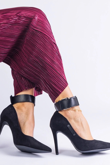 Juodos aukštakulnės pompos... 2