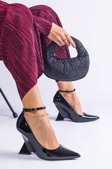 Florianda juodi lakiruoti...