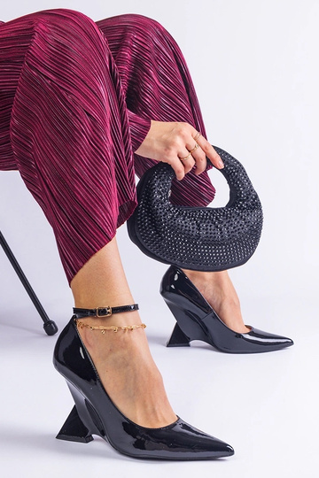 Florianda juodi lakiruoti... 2