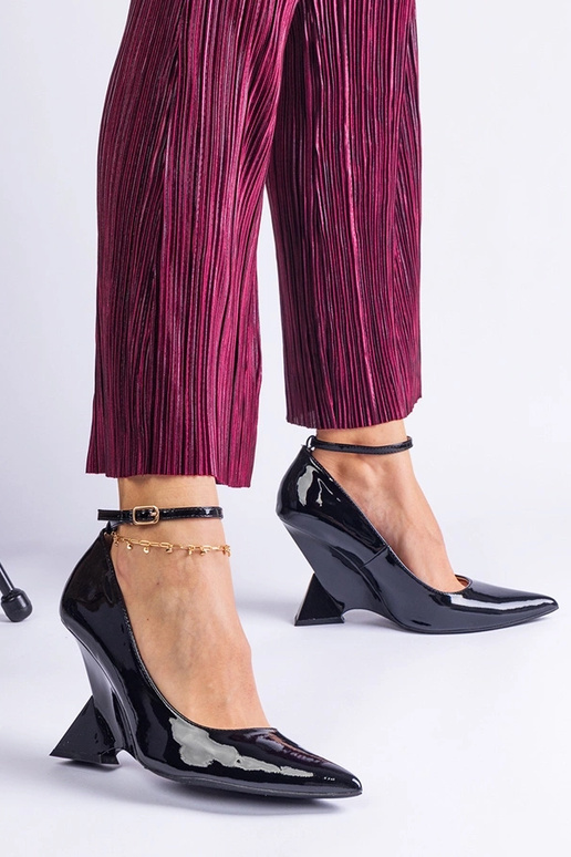 Florianda juodi lakiruoti bateliai...