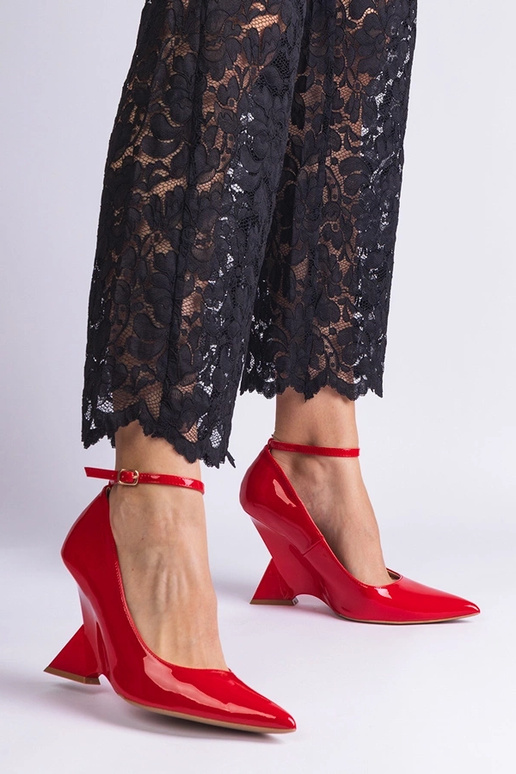 Florianda raudoni lakiruoti bateliai...