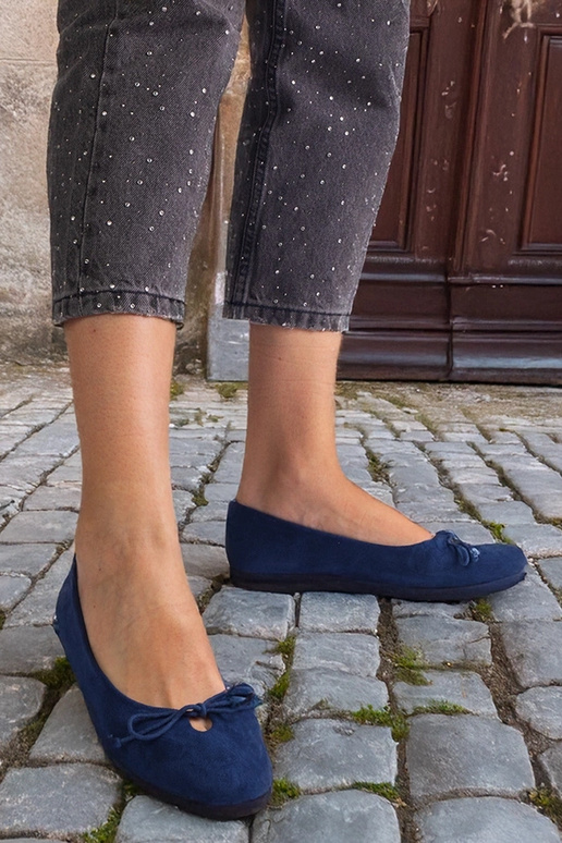 Tamsiai mėlyni baleto buteliai su...