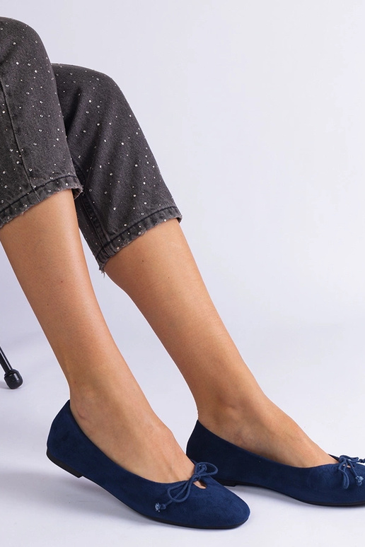 Tamsiai mėlyni baleto buteliai su...