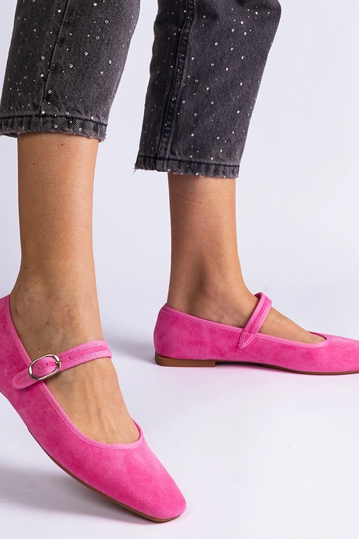 Pergasa tamsiai rožinės spalvos...