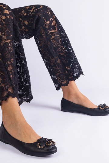 Juodi baleto butai,...