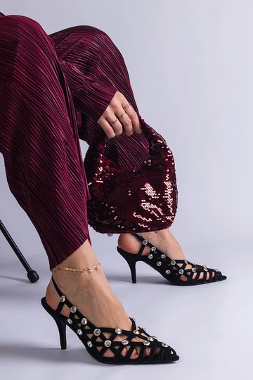 Juodos pintos basutės su akmenukais Ellanija