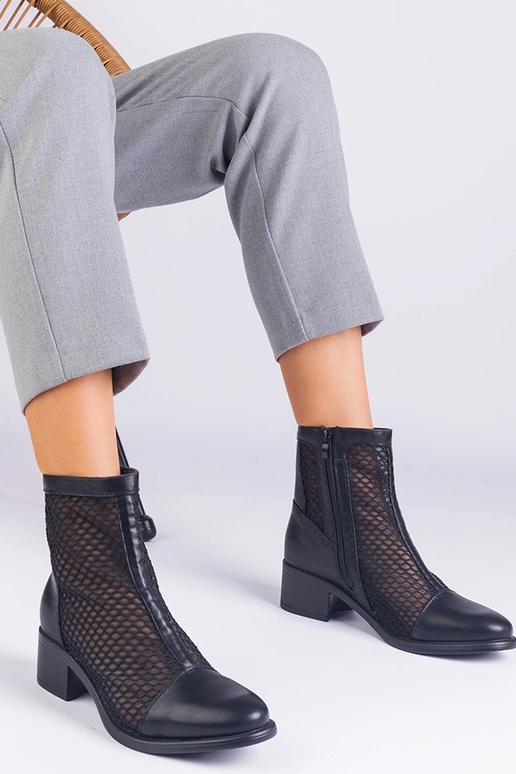 Juodi tinkliniai aulinukai su... Juodi tinkliniai aulinukai su...