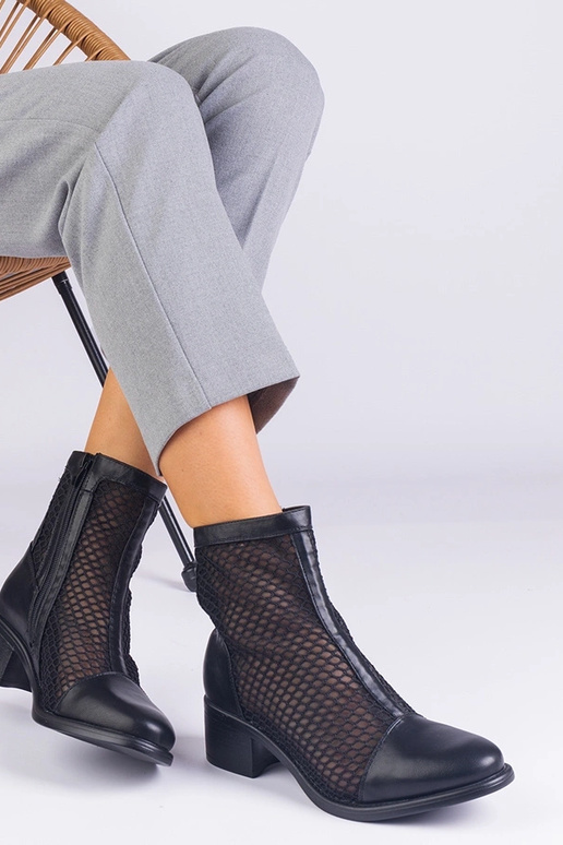 Juodi tinkliniai aulinukai su... Juodi tinkliniai aulinukai su...