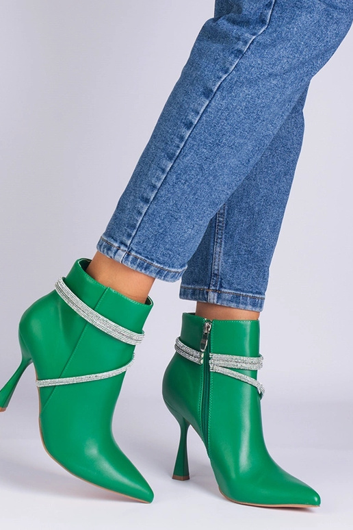 Žali aukštakulniai batai, dekoruoti...