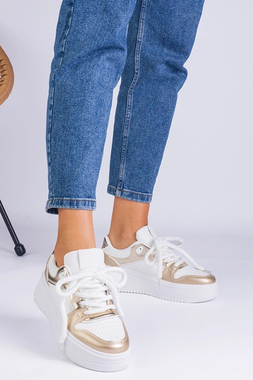 Ivalda balti ir auksiniai sneakersai ant platformos 2