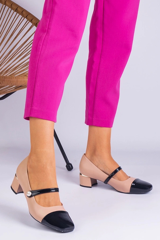 Smėlio spalvos lakuotos pirštinės...