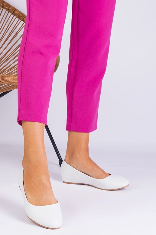 Baltos balerinos su paslėpta...