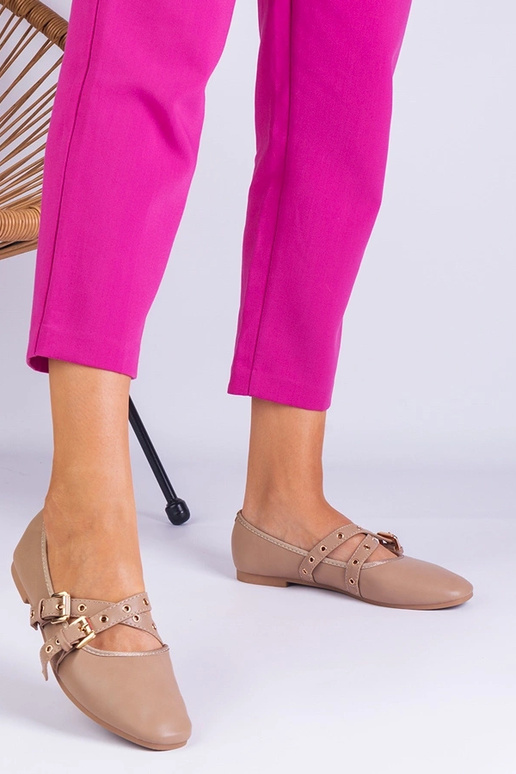 Smėlio spalvos baleto buteliai iš... Smėlio spalvos baleto buteliai iš...