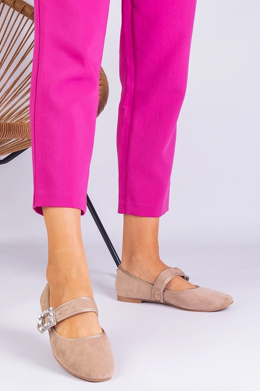 Smėlio spalvos baleto buteliai...