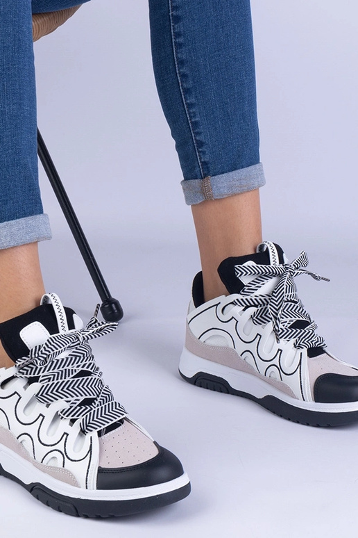 Juodi moteriški sportbačiai su...