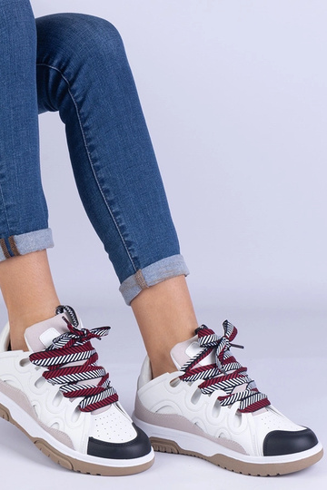 Balti moteriški sportbačiai...