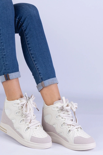 Balti moteriški sportbačiai...