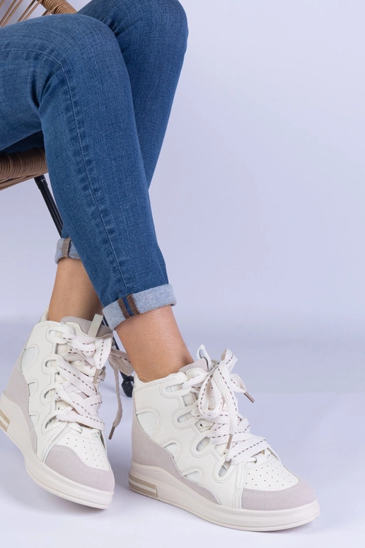 Balti moteriški sportbačiai su...