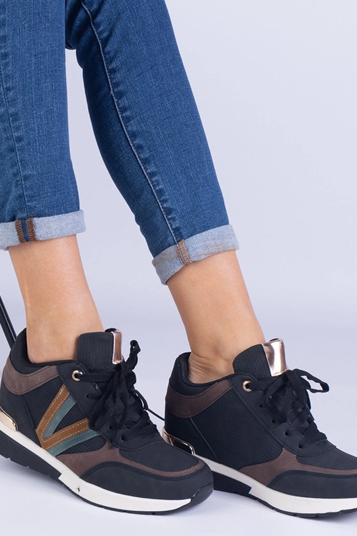 Juodi moteriški sportbačiai su...