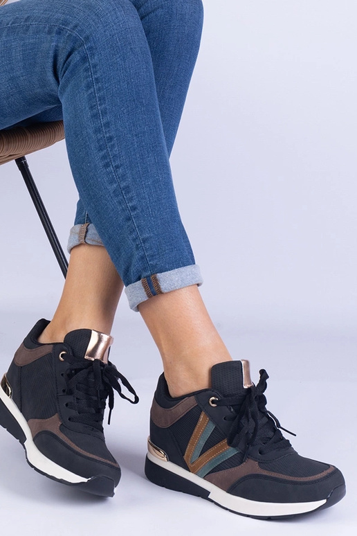 Juodi moteriški sportbačiai su...