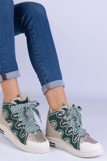 Žali sportbačiai su storais...