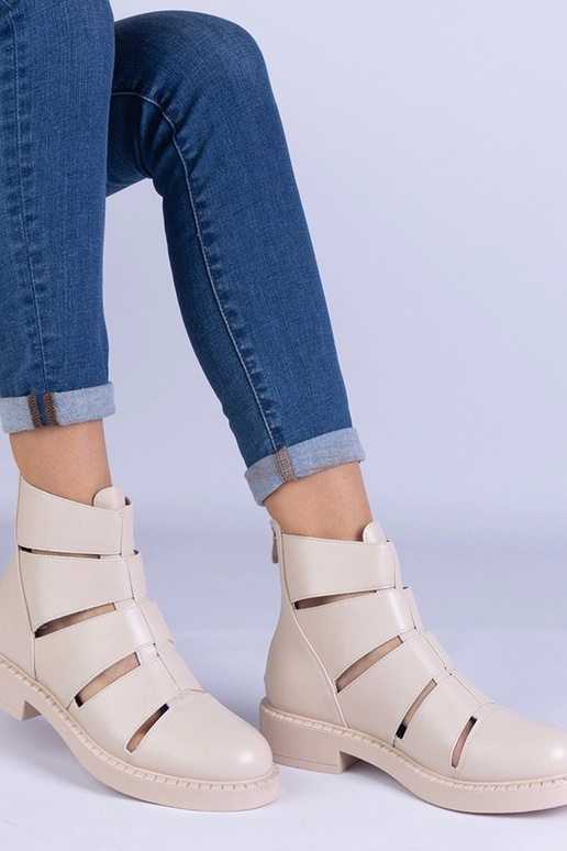 Smėlio spalvos batai iš dirbtinės...