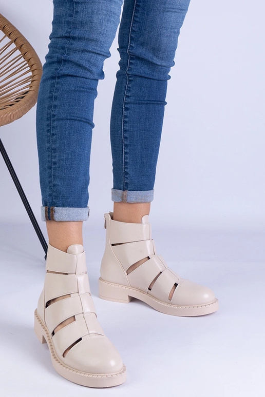 Smėlio spalvos batai iš dirbtinės...