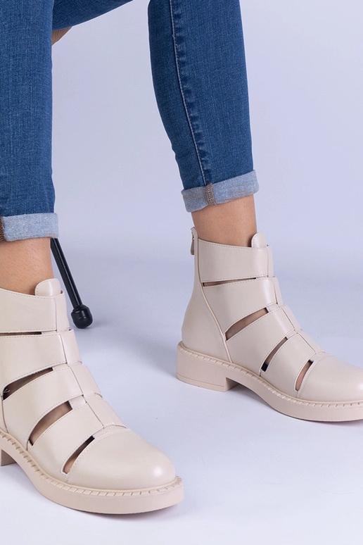 Smėlio spalvos batai iš dirbtinės...