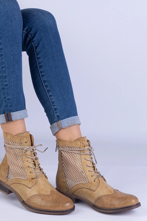 Geltoni ažūriniai plokščiapadžiai Reeves