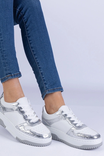 Sidabriniai sportbačiai...