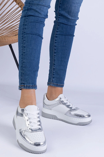 Sidabriniai sportbačiai... 2