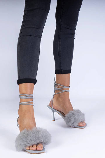 Pilkos aukštakulnės basutės... 2