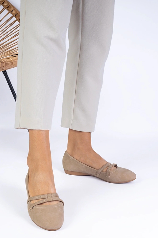 Smėlio spalvos moteriškos balerinos... Smėlio spalvos moteriškos balerinos...