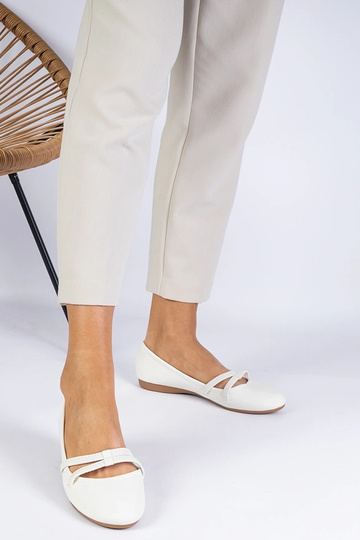 Baltos moteriškos balerinos... 2