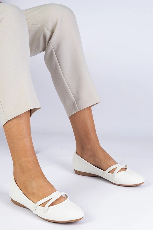 Baltos moteriškos balerinos iš... Baltos moteriškos balerinos iš...