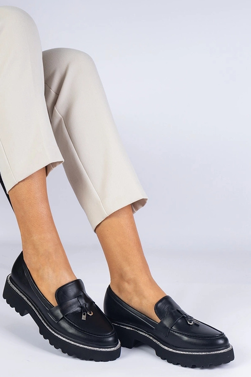 Juodi moteriški batukai su storu...