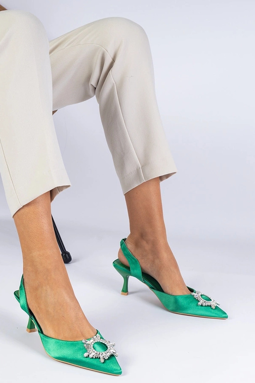 Žalios satino pompos atviru kulnu ir... Žalios satino pompos atviru kulnu ir...