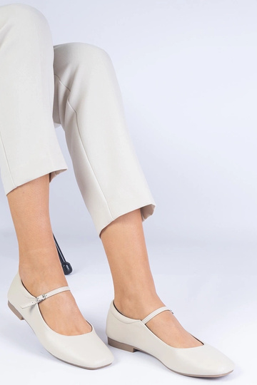 Smėlio spalvos klasikinės...