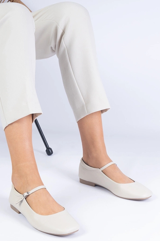 Smėlio spalvos klasikinės Grenados... Smėlio spalvos klasikinės Grenados...