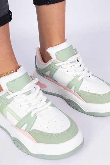 Žalios sportinės bateliai...