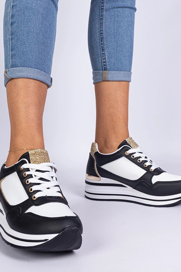 Juodi sportiniai bateliai...