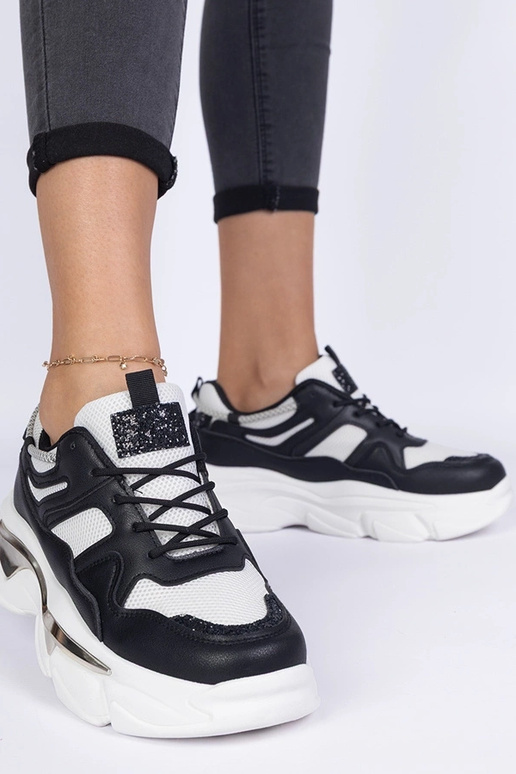 Juodi moteriški sportiniai bateliai...