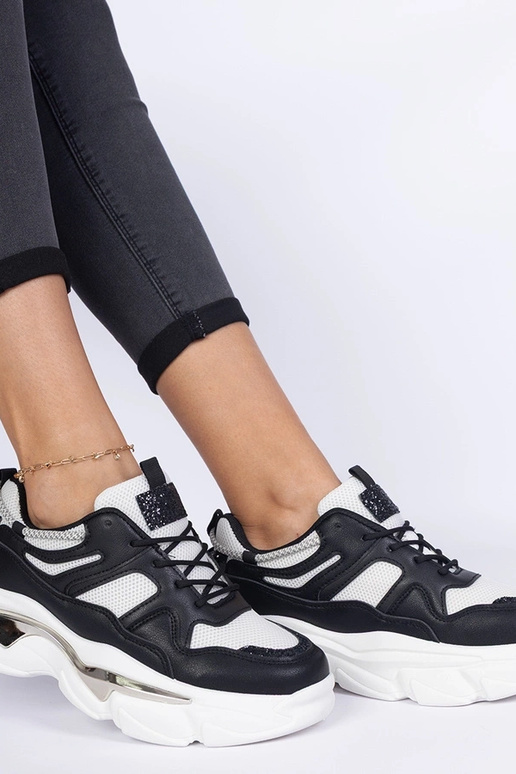 Juodi moteriški sportiniai bateliai...